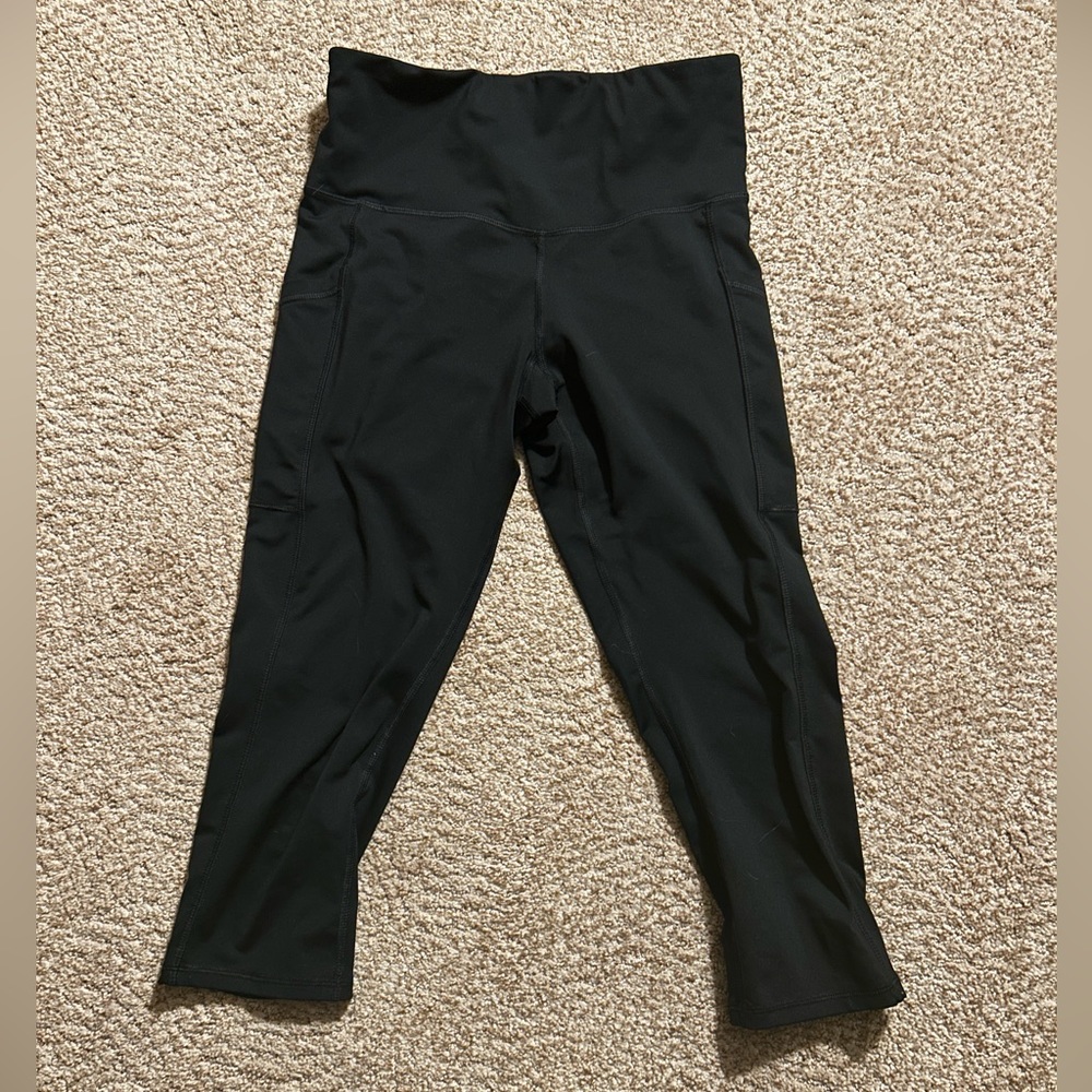 Black Champion capri leggings, size M